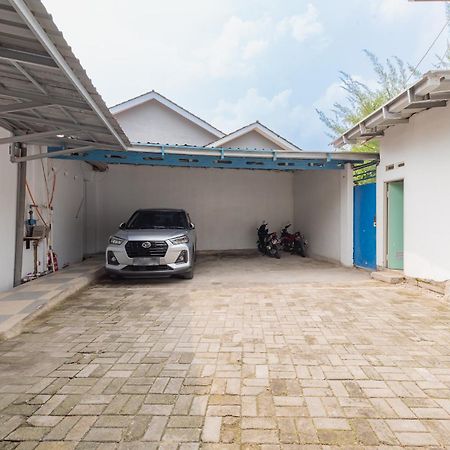 Reddoorz At Jalan Otista Karawang Otel Dış mekan fotoğraf