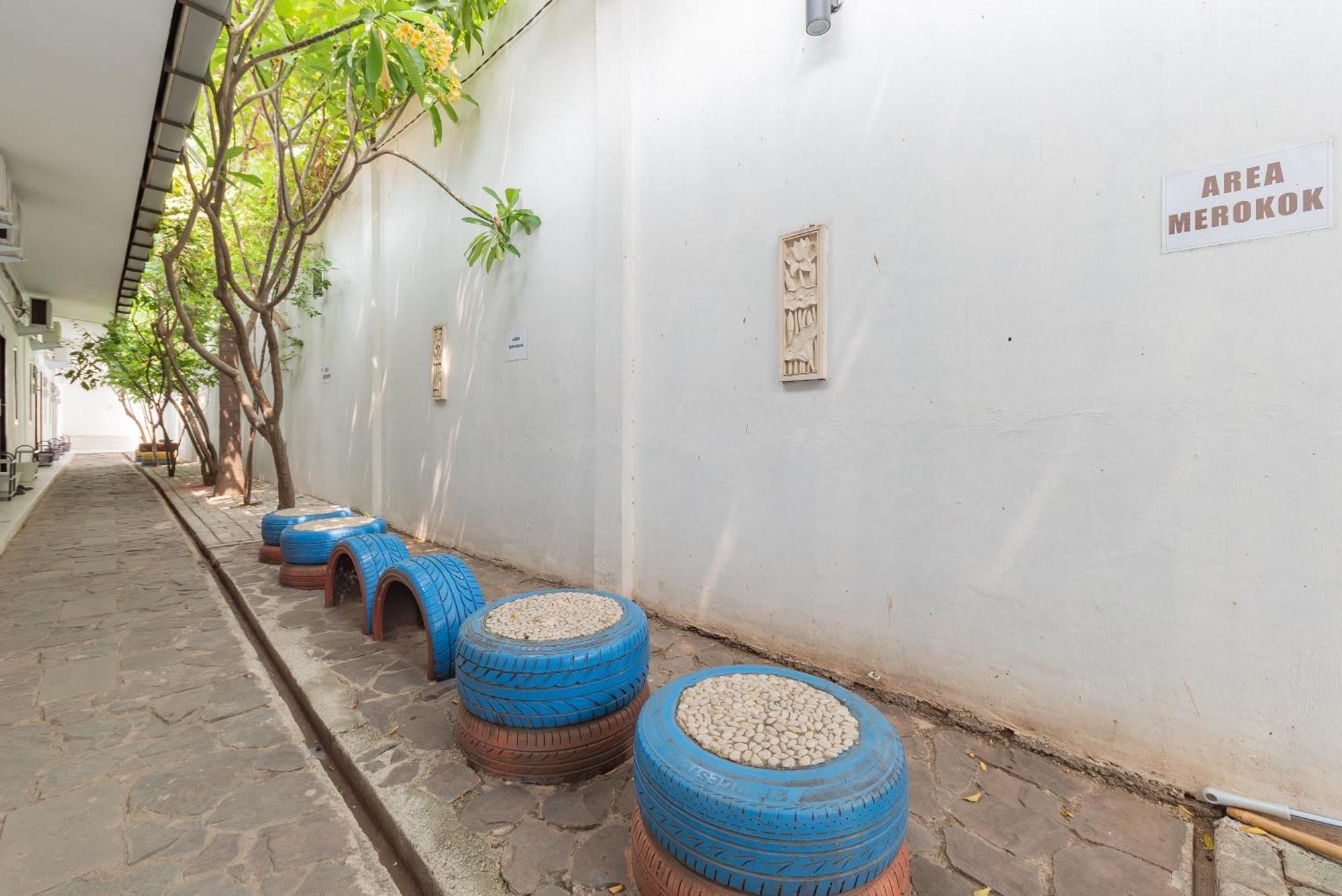 Reddoorz At Jalan Otista Karawang Otel Dış mekan fotoğraf